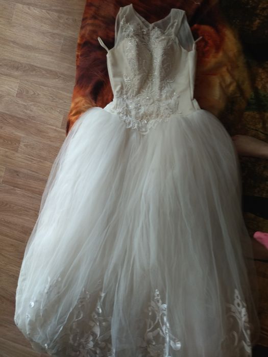 Продам бежевое свадебное платье