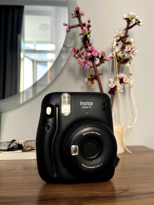 Продаю Instax Mini 11
