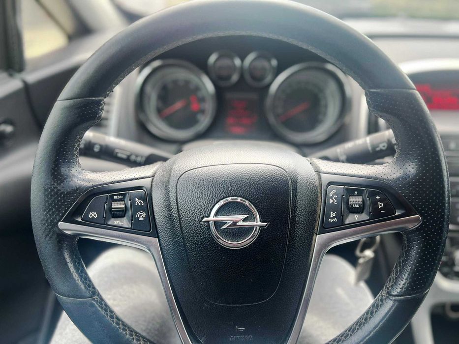 Opel Astra GTC 1.6  Turbo Sport Benzina din 2012