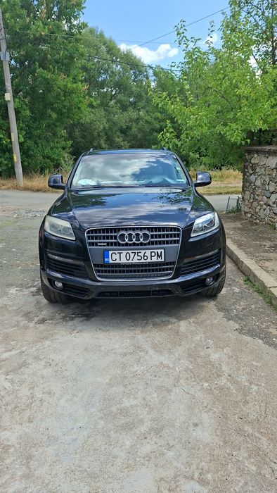 Продавам Audi Q7