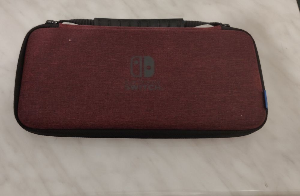 Nintendo switch 1 și jocuri mk11 mario cart deluxe și fifa23 (cluj)