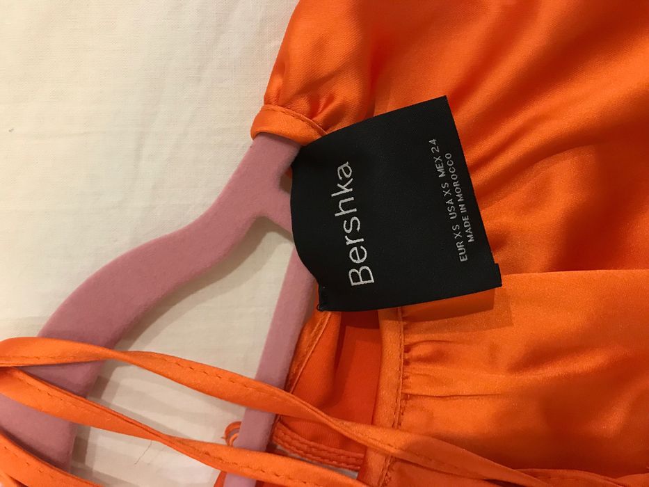 Стилен топ от bershka