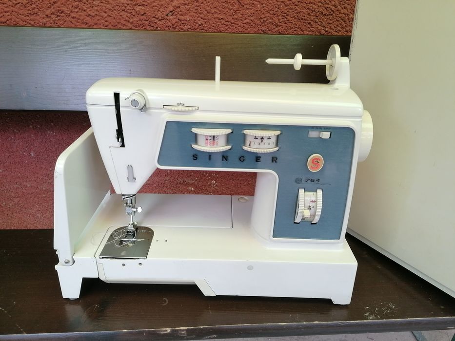 Masina de cusut electric Singer 764 cu pedala electrica portabil