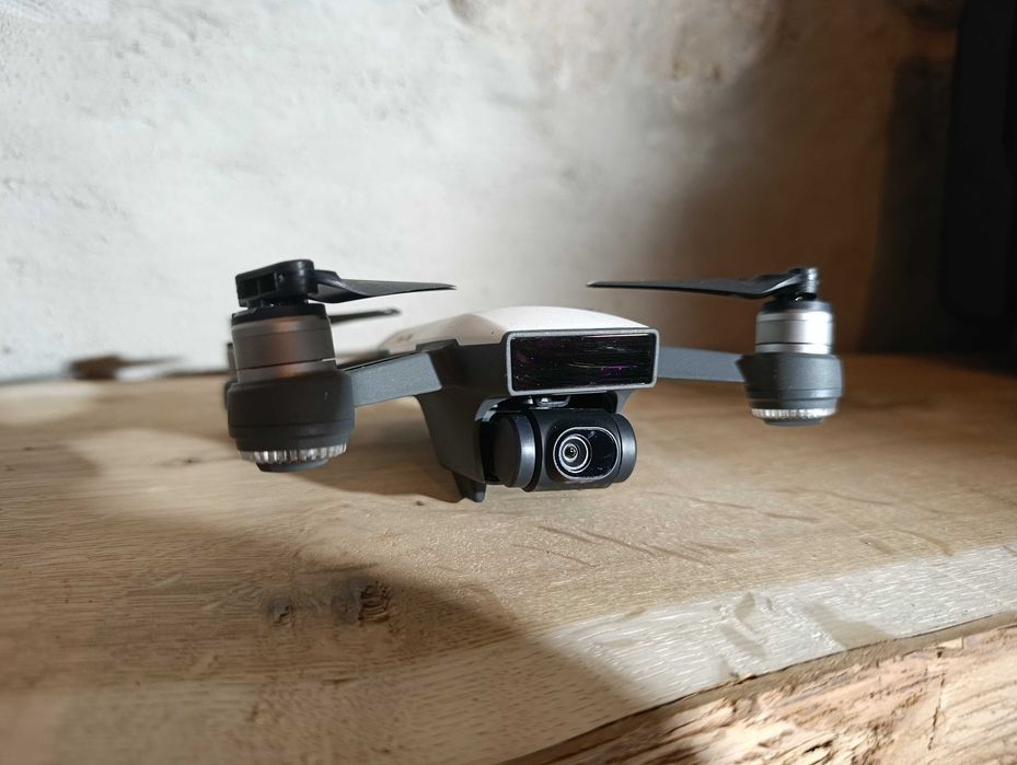 Pachetul DJI Spark Fly More Combo cu 4 baterii