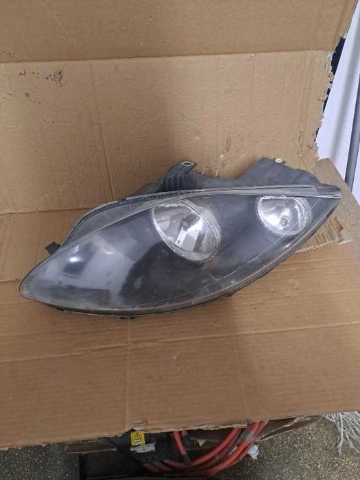 Far stanga Seat Leon Altea an 2005-2009 o ureche partial rupta