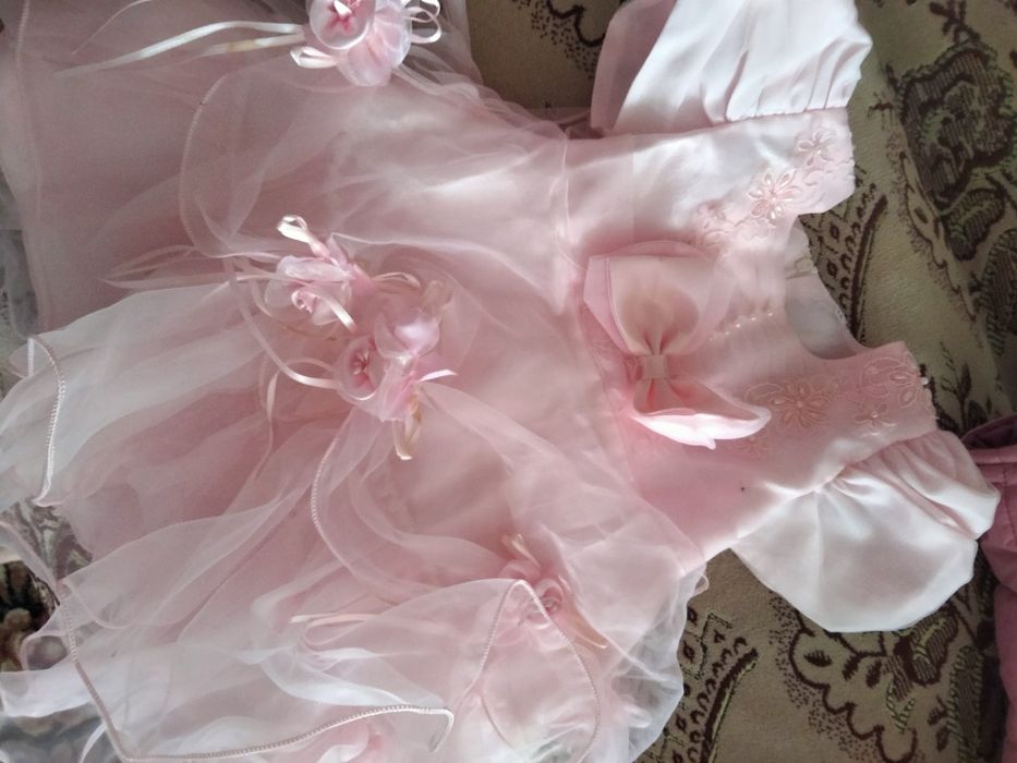 Продам детский комбинезон и платье