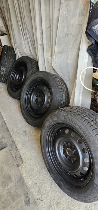 Jante otel cu amvelope de iarna 205 60 16 Toyota Avensis 2016 în sus