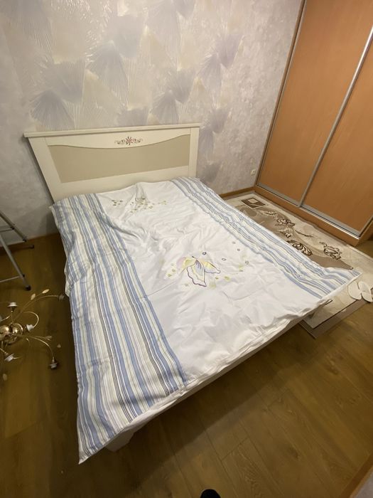 Двухспальный кровать