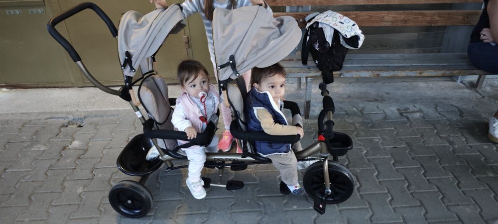 Детска троколка за близнаци