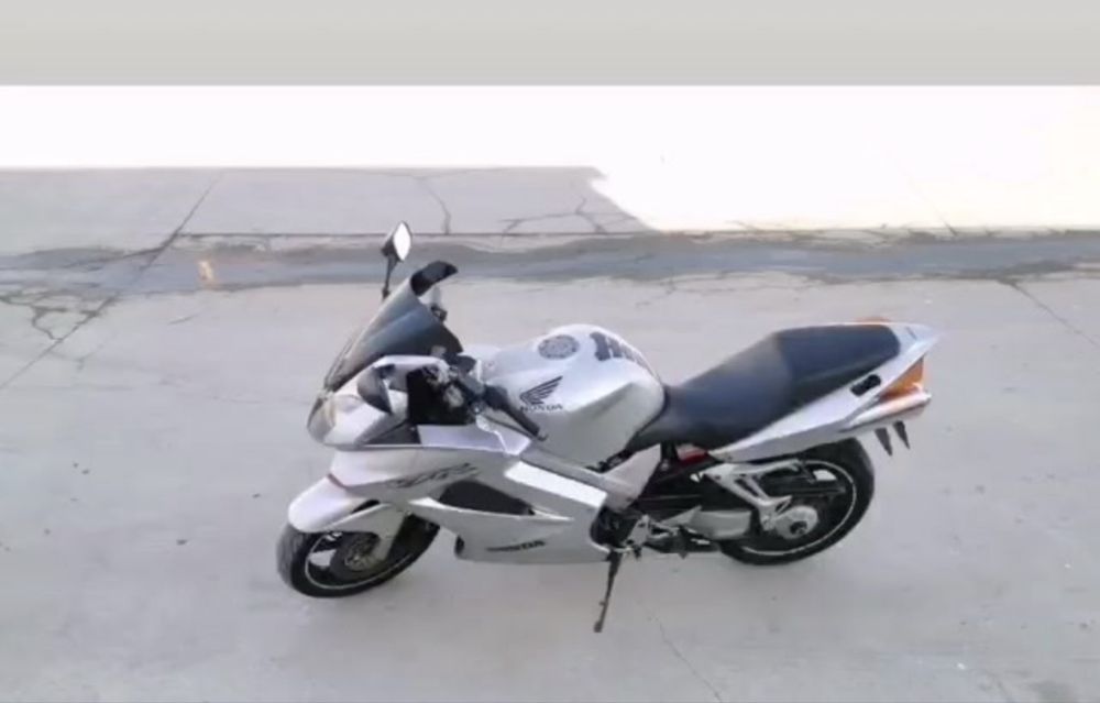 Honda vfr 2004 v tech