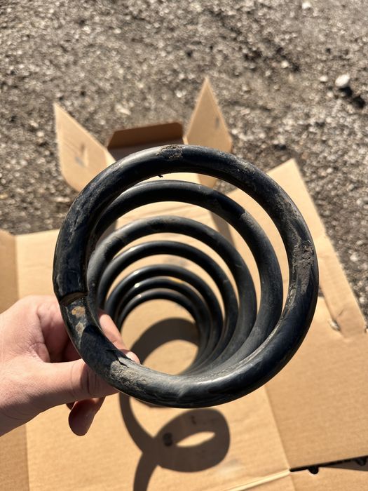 Volvo - задна пружина