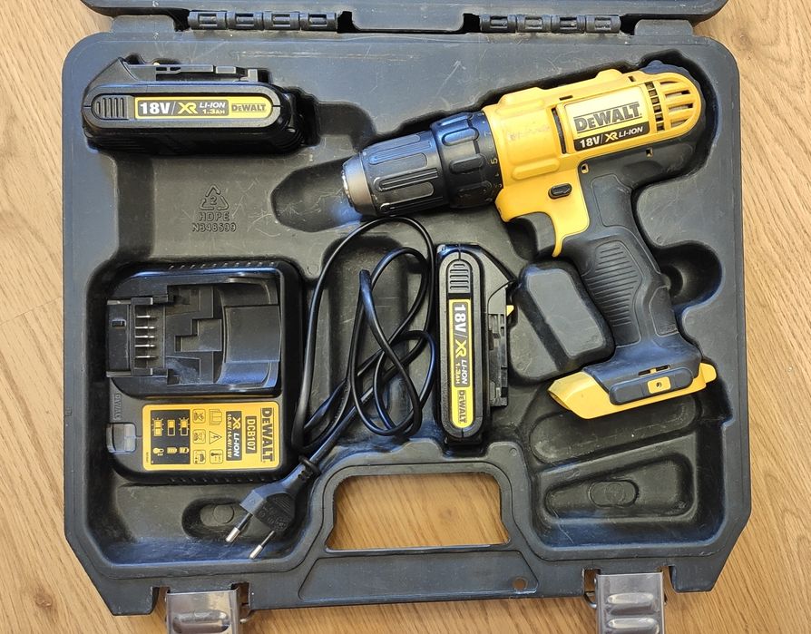 Дрель-шуруповерт DeWalt DCD771