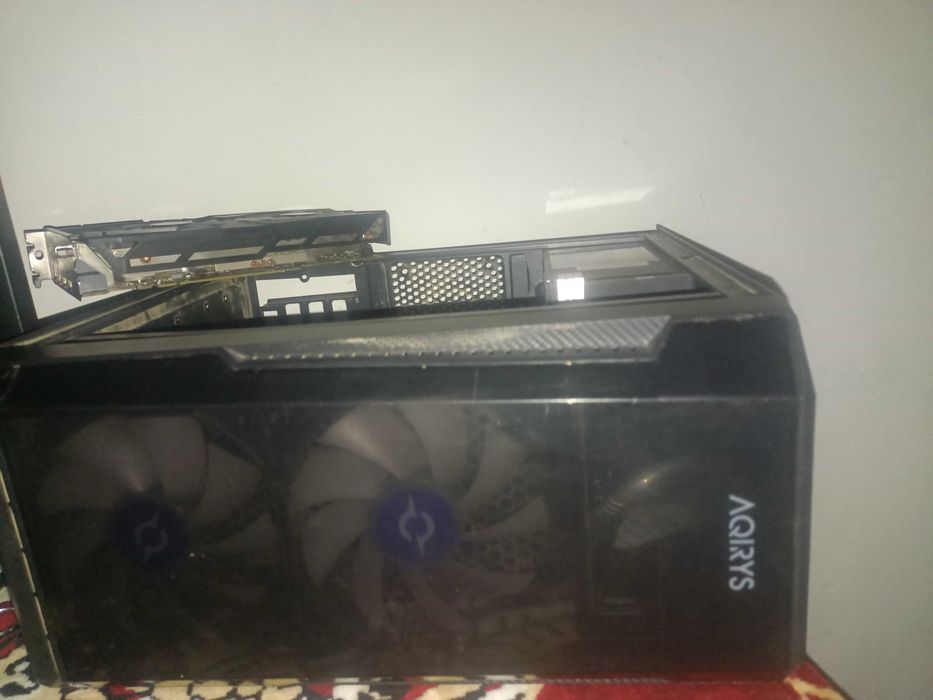 Vând unitate PC gaming