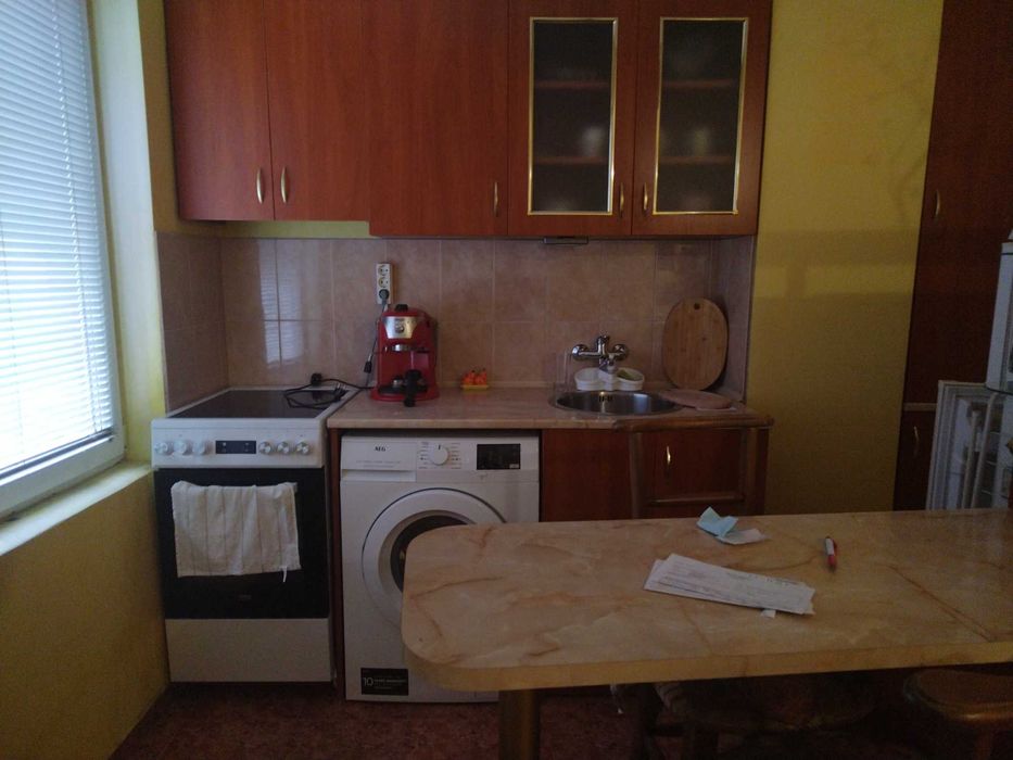 Дава се под наем Тристаен апартамент в Враца, Център - 46 кв.м за 357 € - Снимка #2