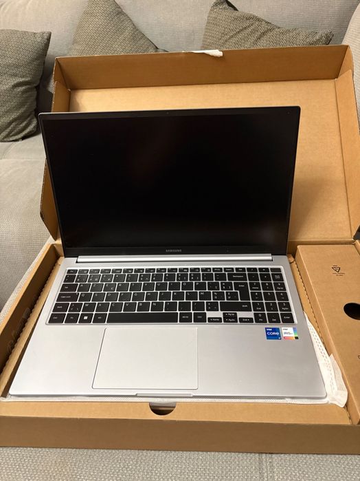 Vând leptop Samsung galaxy book 4