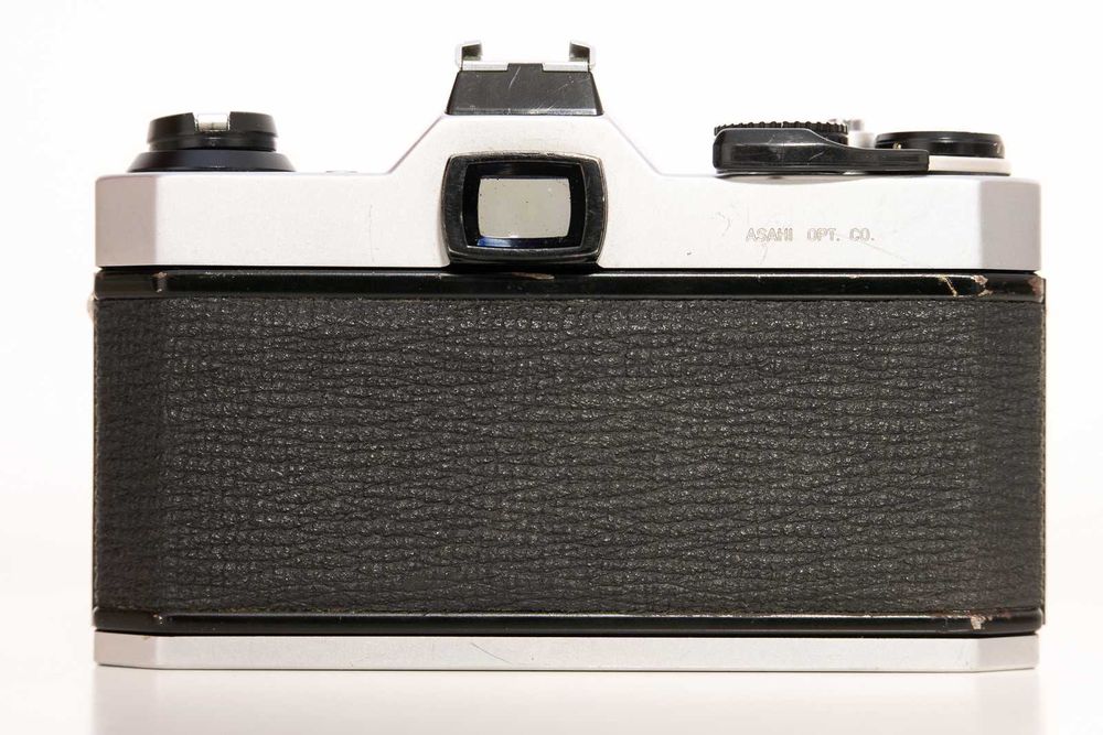 Aparat film Pentax K1000 cu Pentax 50 1.7 si Hoya 135 2.8