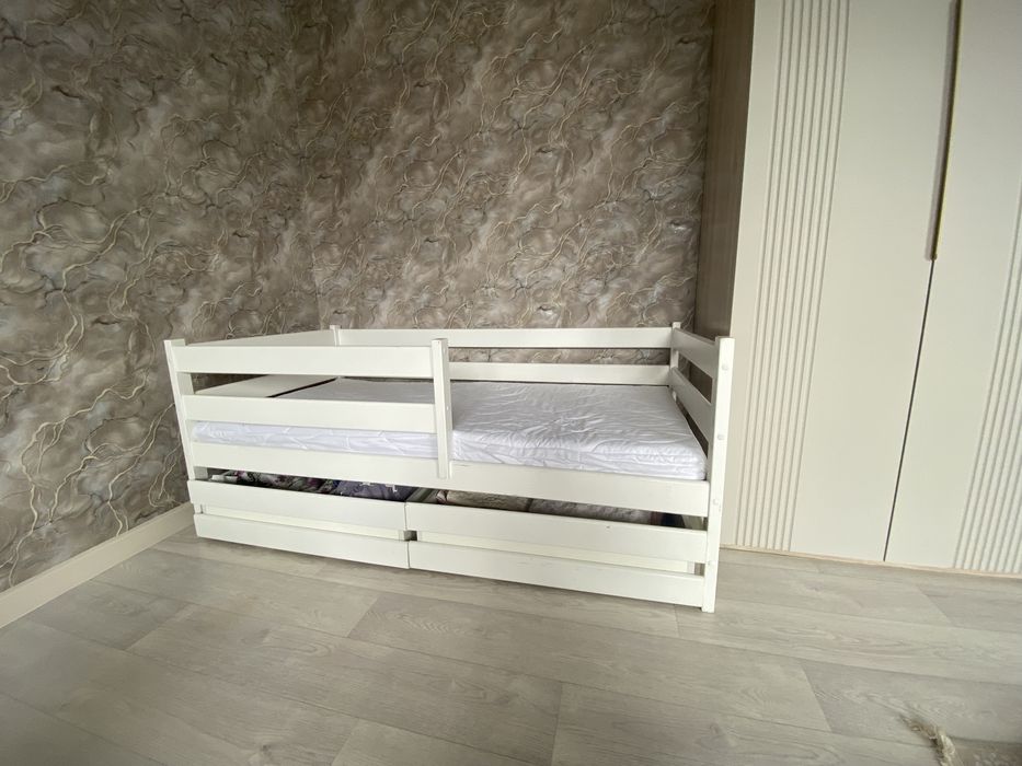 Продам детскую кровать 160/80