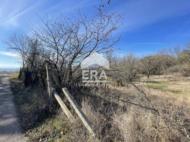 Поземлен имот за продажба, в с. Доброглед, общ. Аксаково, на 13 км от