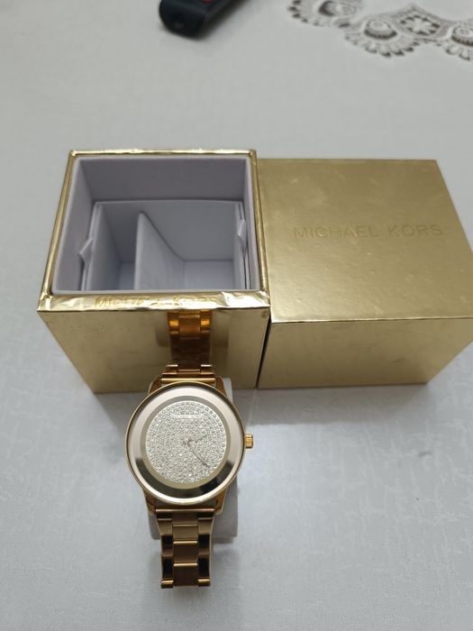 Часы женские новые