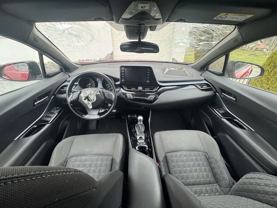 Toyota C HR CHR 2.0 hybrid facelift avariat