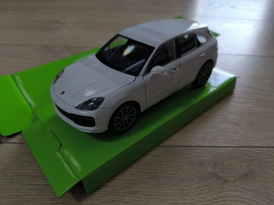 Метални коли в мащаб 1:24