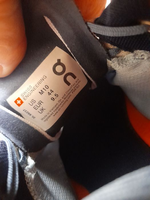 On Cloud маратонки 44 номер.