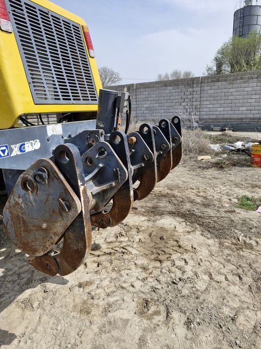 Продам автогрейдер XCMG 215G