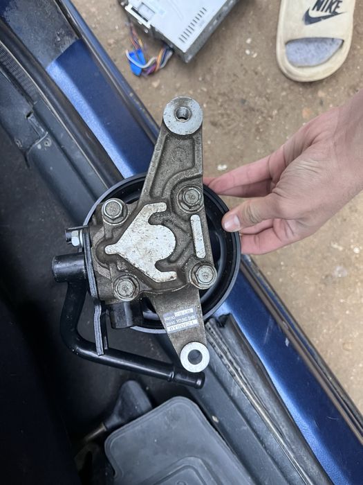 насос гидроусилителя руля (ГУР)