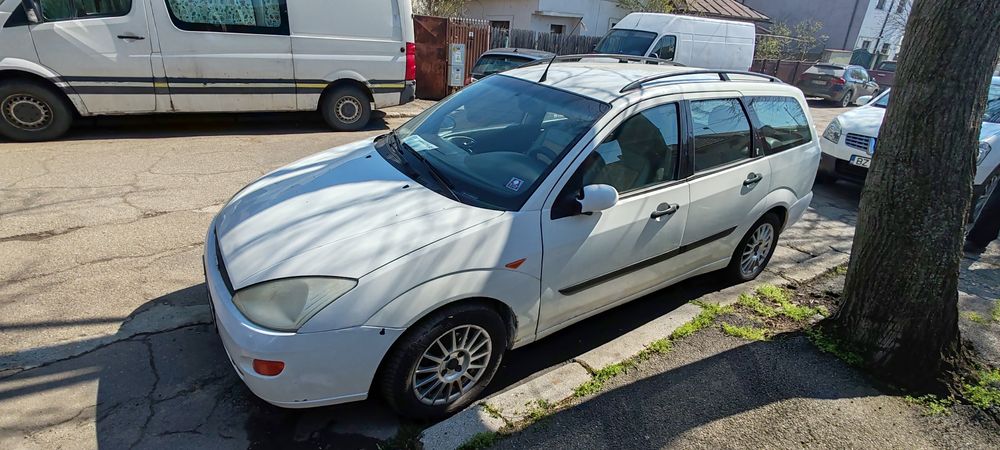 Vând Ford Focus Turner