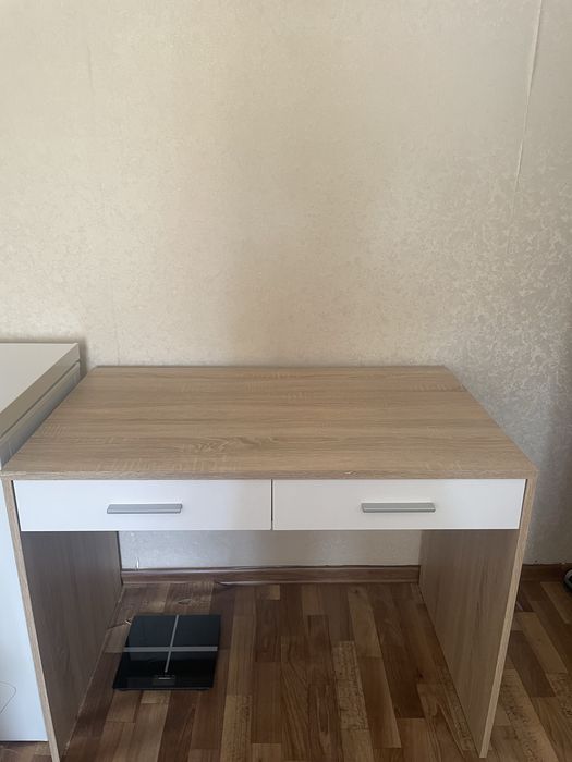 Продам стол компьютерный .