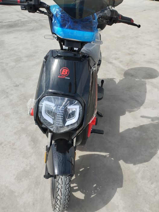 Электроскутер  янги Bonvi redlain яхши фирма сотилади срочнии