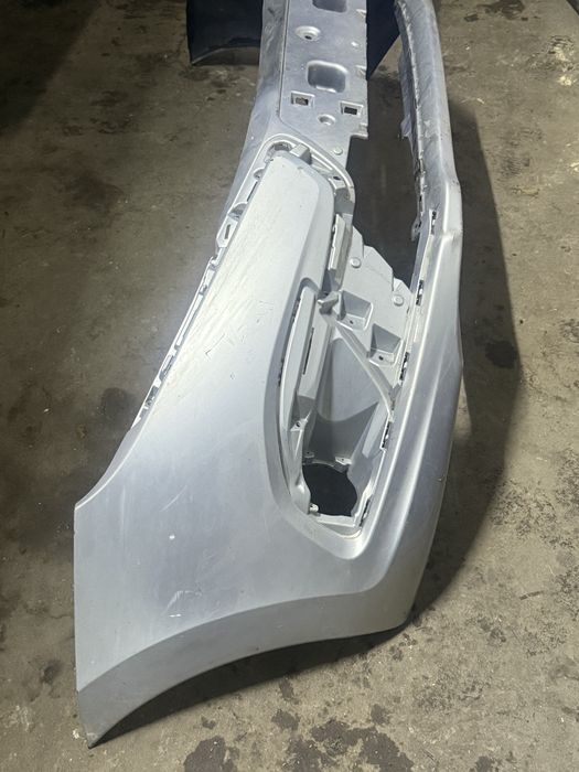 Продам бампер Передний на гранту фл