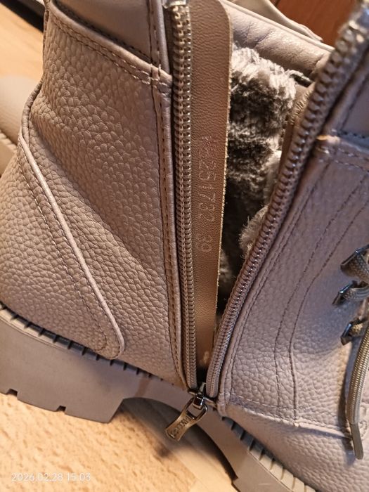 Продам ботинки .