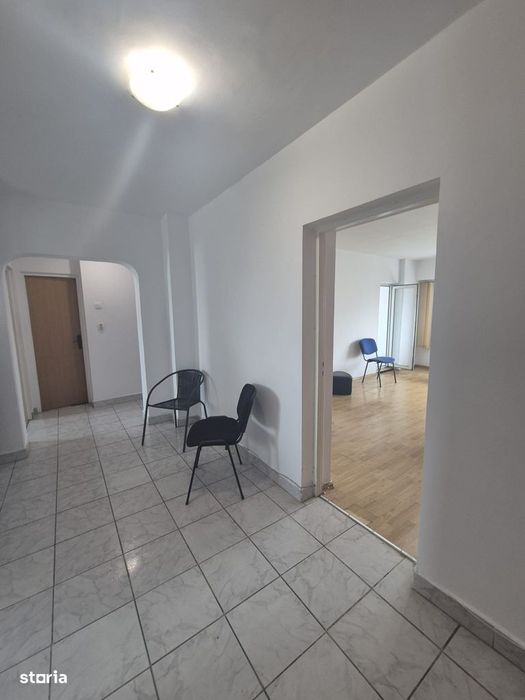 Apartament 3 camere zona Calea Calarasilor