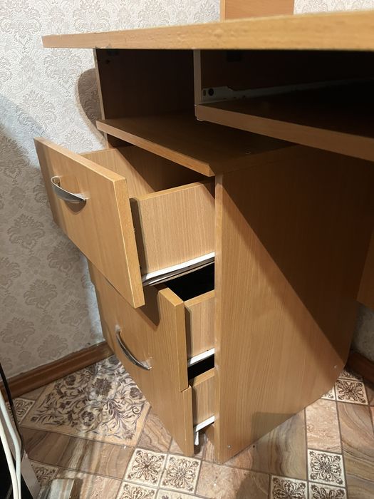 Компьютерный/школьный стол