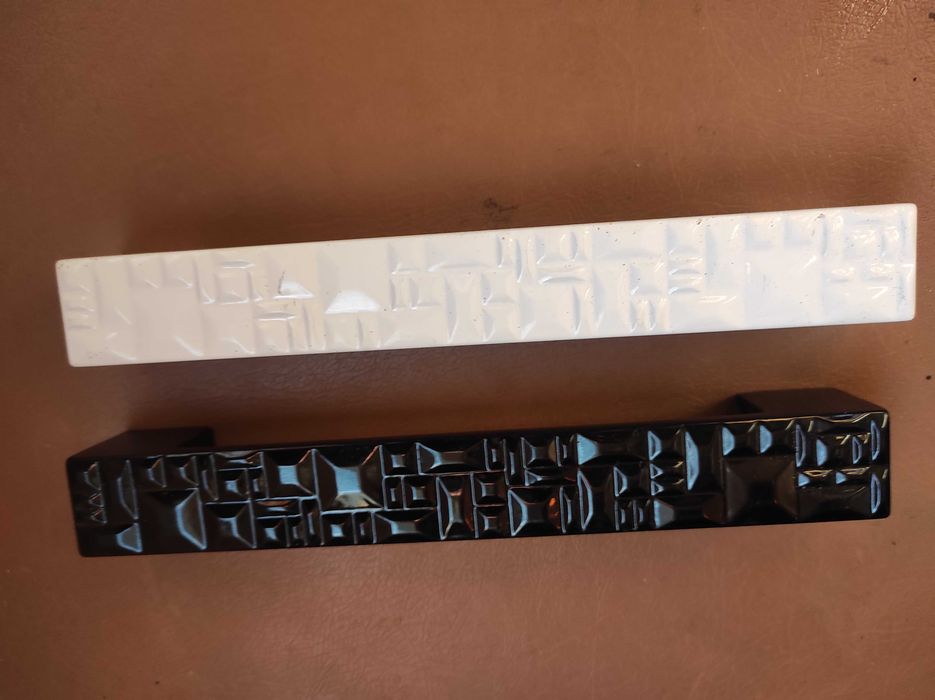 Метални дръжки за мебели