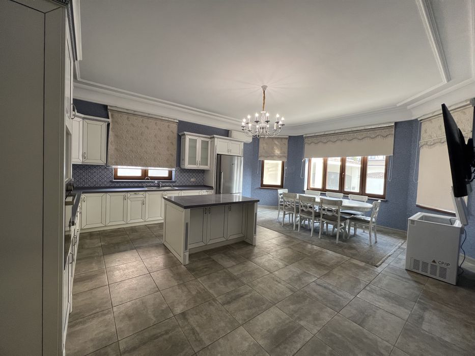 Сдаётся в Аренду шикарный особняк в центре города