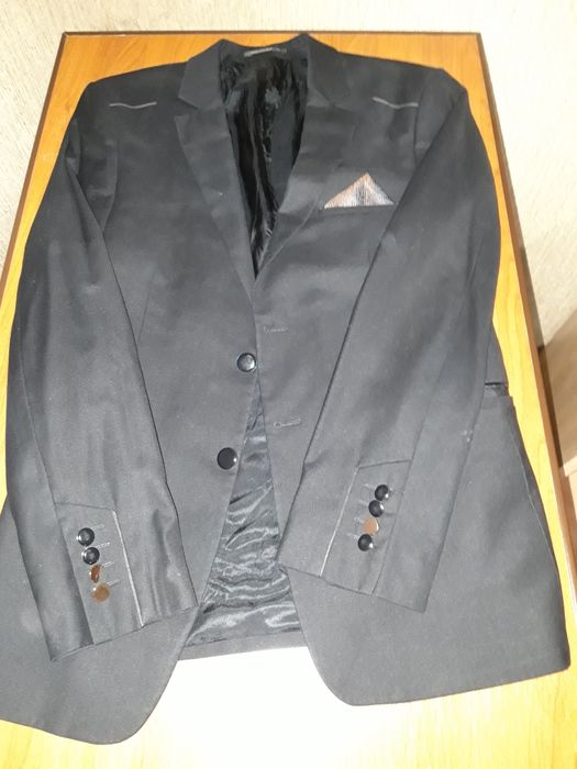 Два мужских костюма за 3000