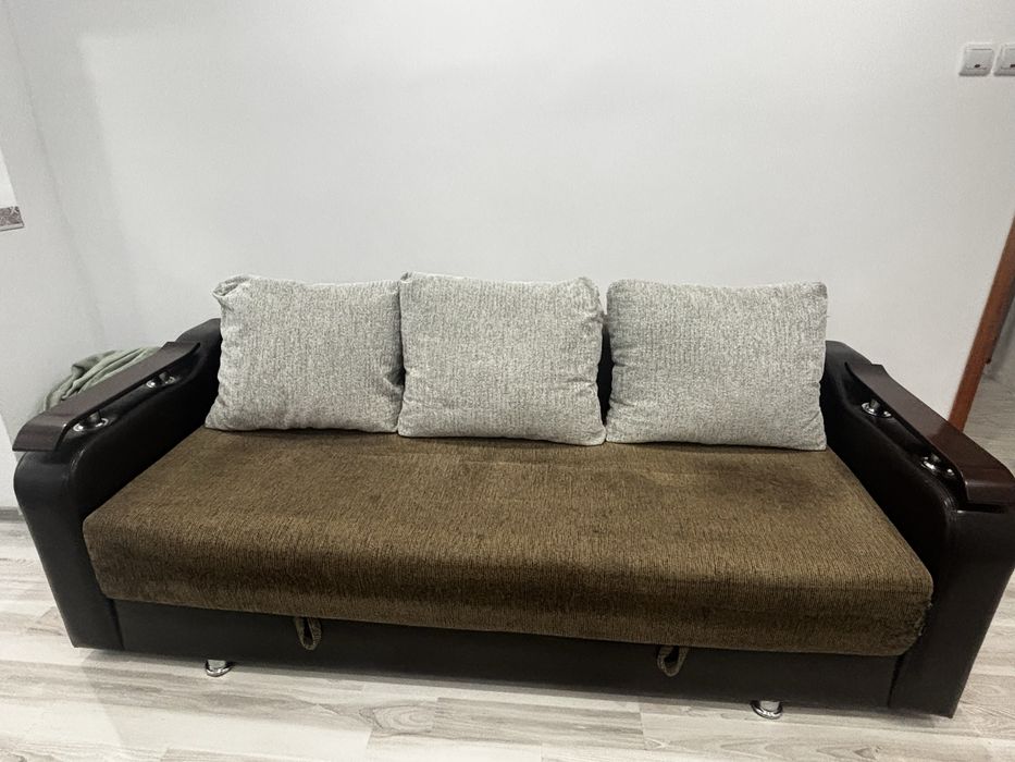 Vând canapea extensibilă 3locuri