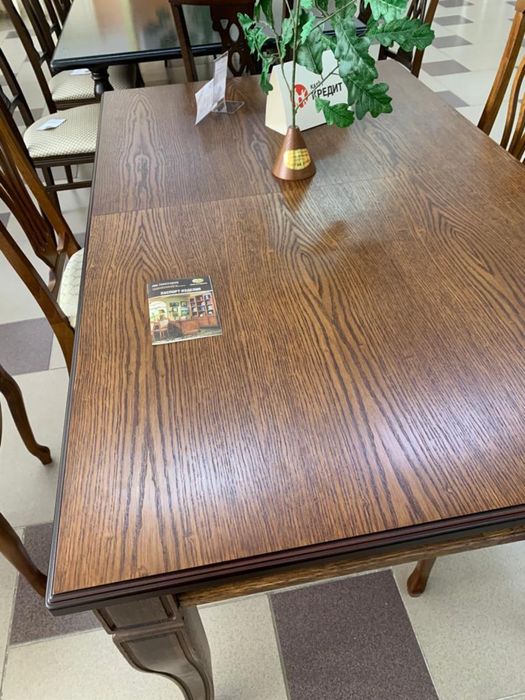 Продам стол вместимостью 10 персон