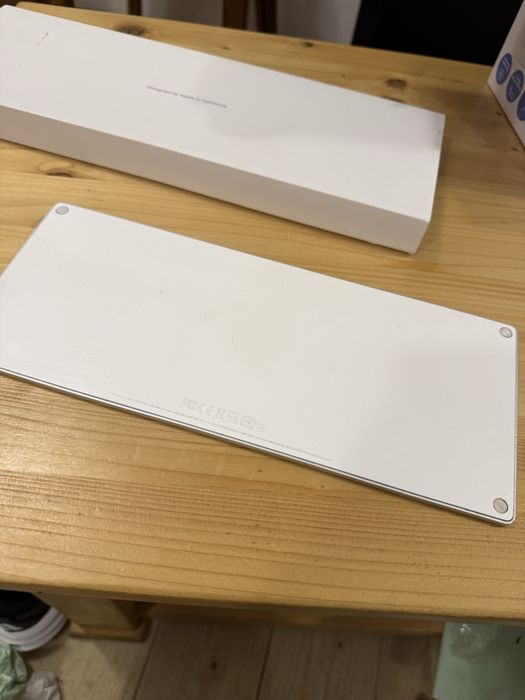 Apple Magic Keyboard (fără numpad) – defect tastă CMD, pentru reparație