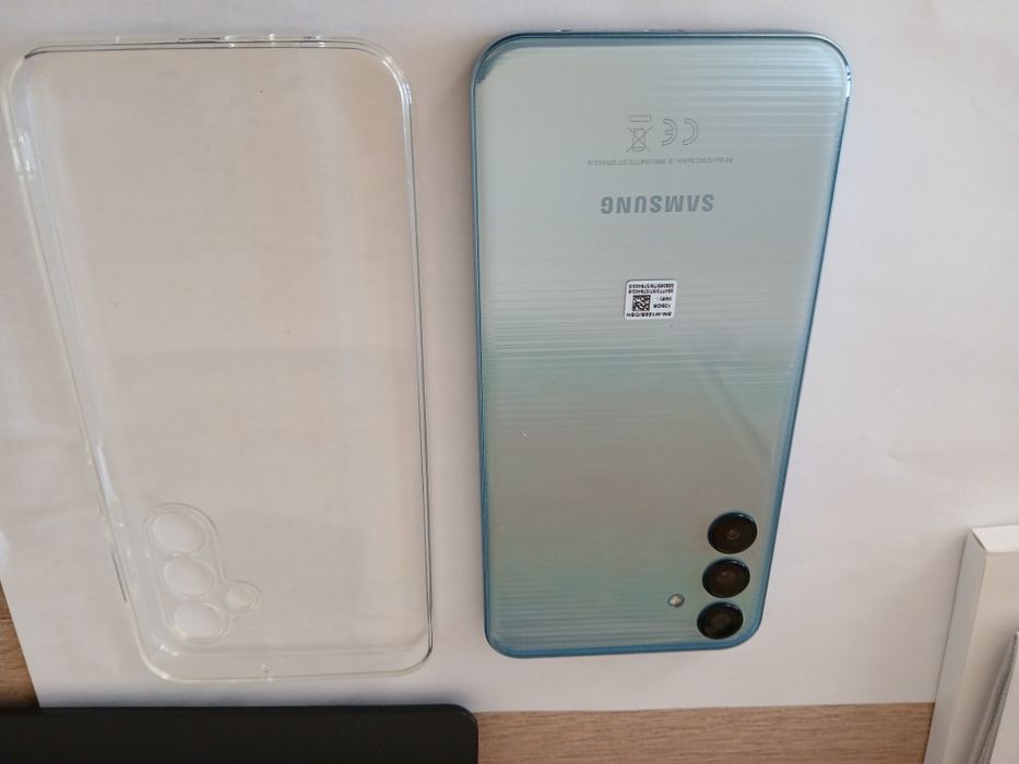 ПРОДАВАМ Samsung galaxy M15 В ГАРАНЦИЯ до май 2026г.