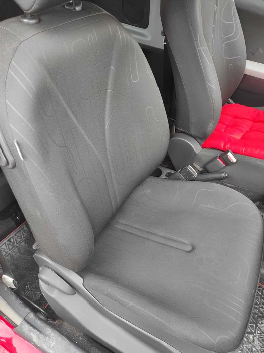 Продавам Тойота Ярис 2009 в много добро състояние