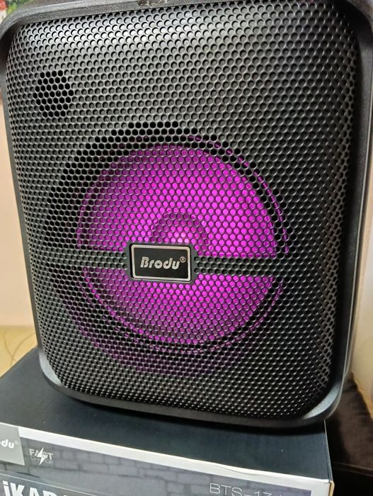 Чисто нова Караоке колона със 2 бр Микрофони!