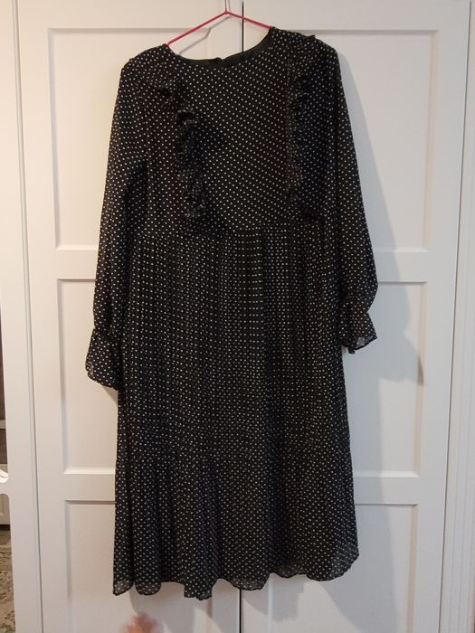 Женские платья, рубашки.