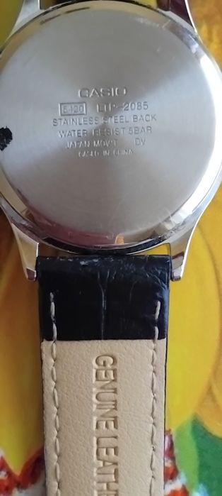 Продавам оригинален часовник Casio
