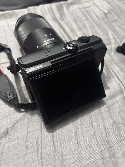 Camera mirrorless Canon m200