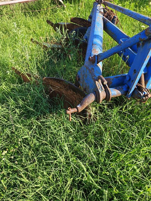 Vând plug tractor u650