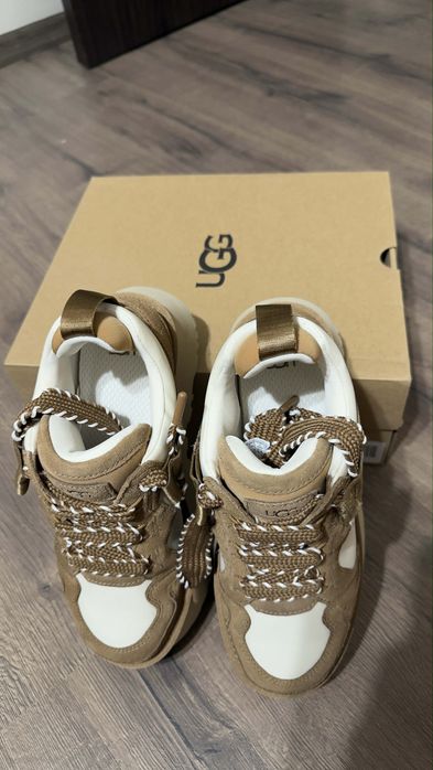 Чисто нови обувки UGG