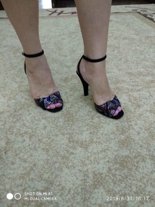 Продаются замшевые женские босоножки